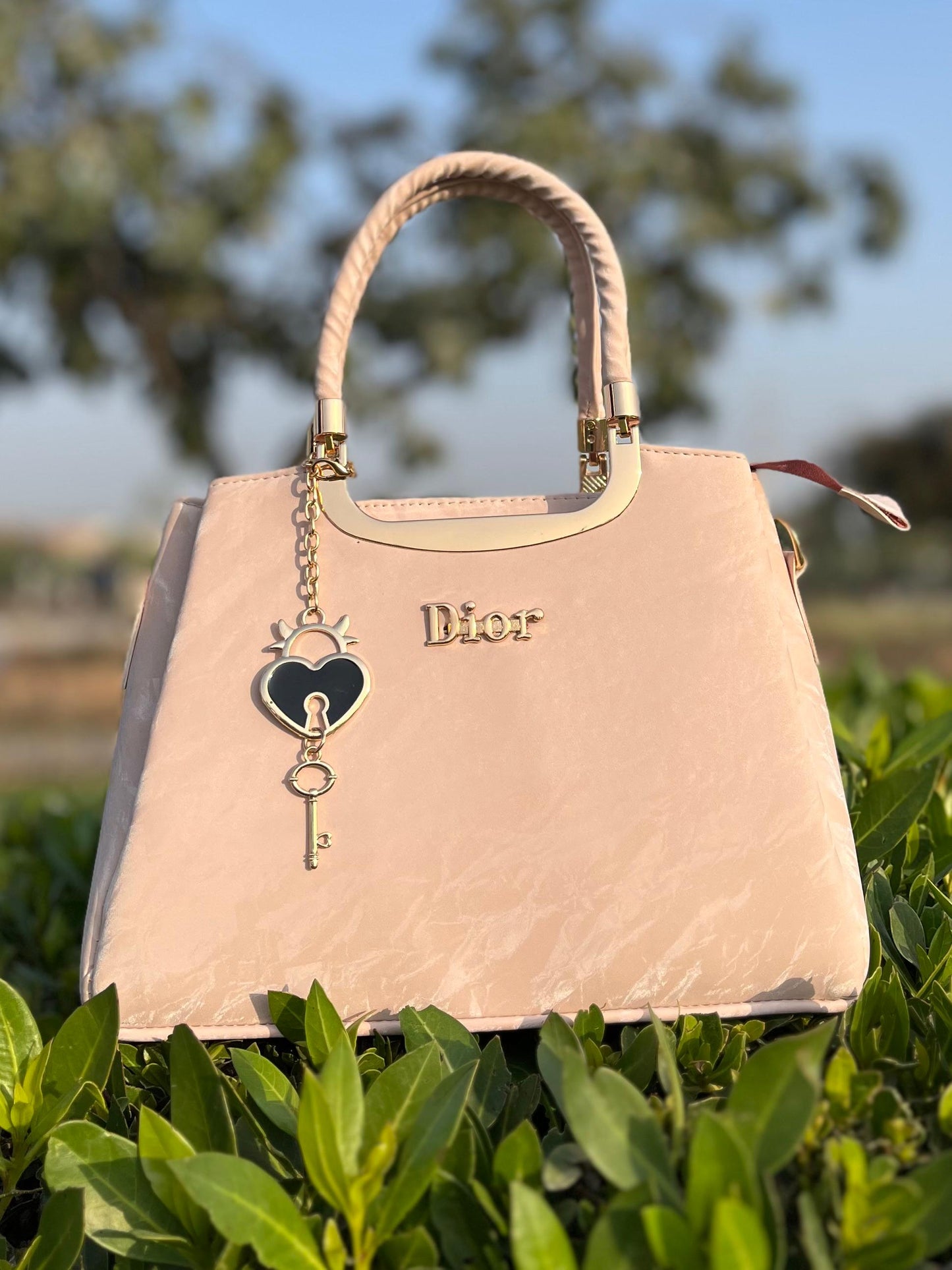 Premium Women Handbag – Elegant Designer Style Tote (6 Colors Available)